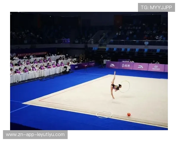 体操柔韧性极限展示：突破身体的无限可能