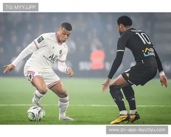 姆巴佩替补席嘴硬碎碎念,全队憋笑 姆巴佩替补席嘴硬碎碎念,全队憋笑